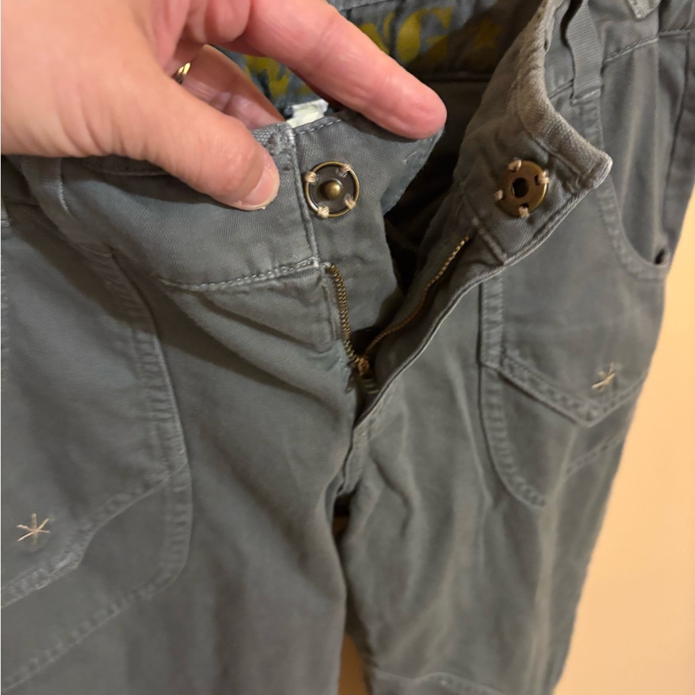 LAST CHANCE | Da-Nang olive green embroidered Y2K cargo-style pants - Picture 6 of 12
